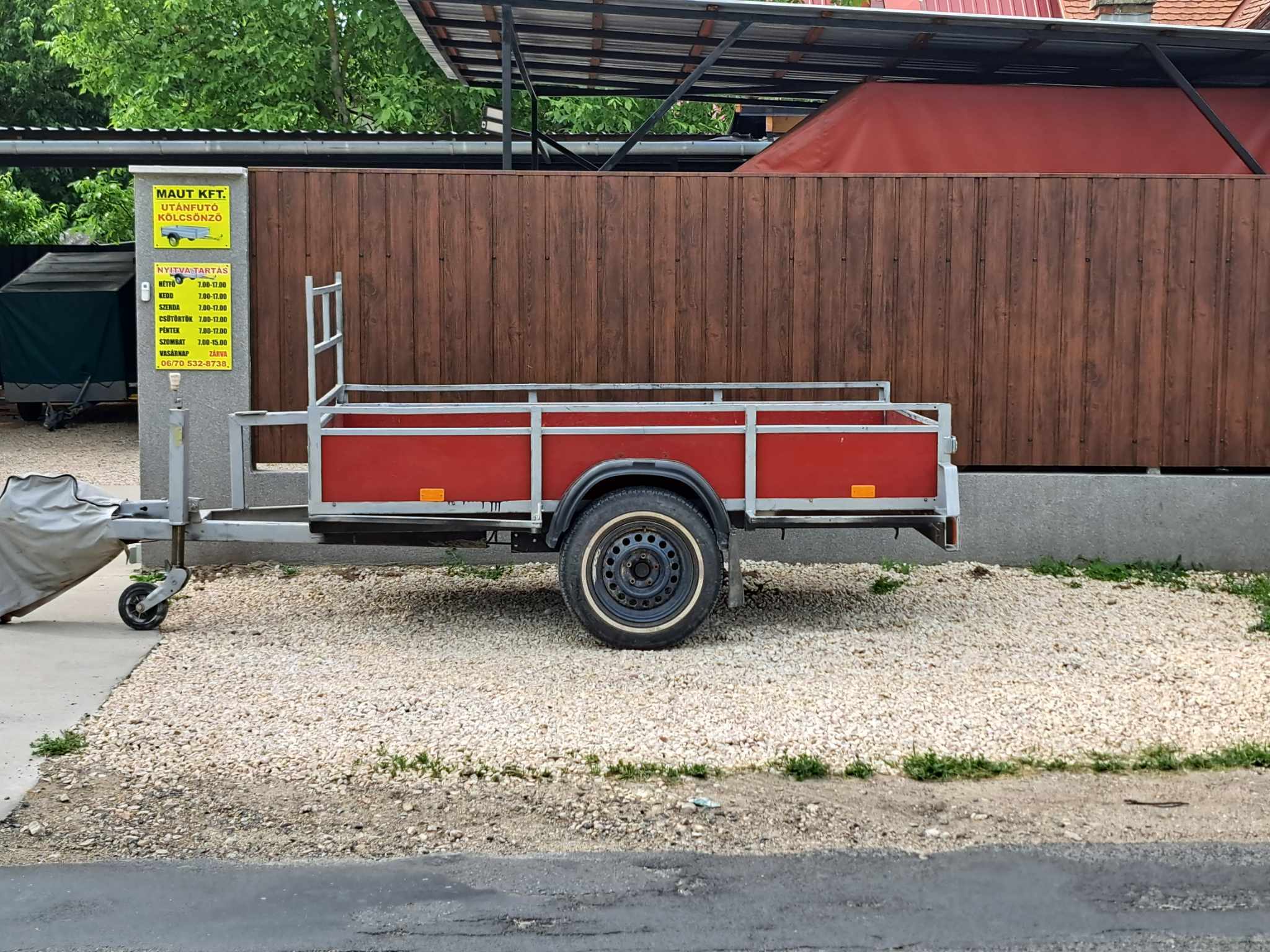 Nyitott, bordó illusztráció