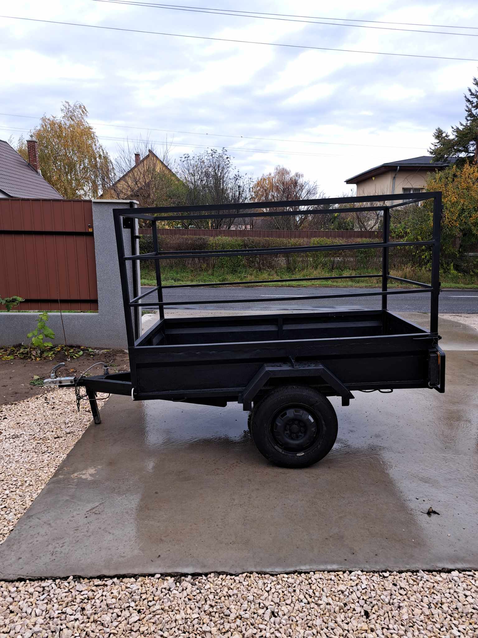 Magasítós, fekete illusztráció